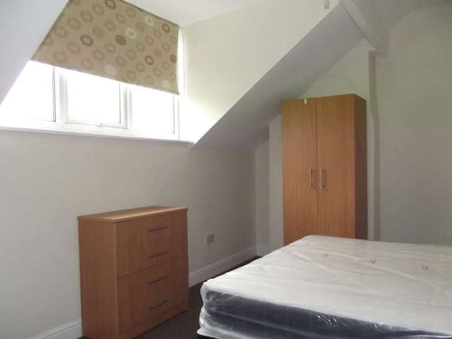  Image of 2 Bedroom Terraced to rent at Burley Leeds West Yorkshire, LS4 2LT