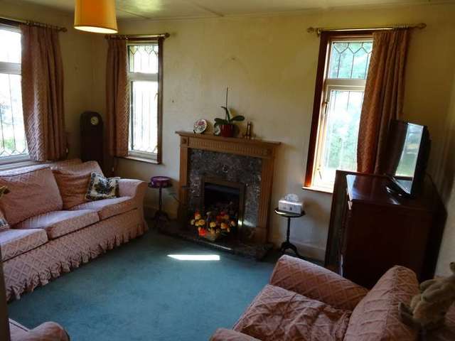  Image of 3 Bedroom Bungalow for sale at Bines Road Partridge Green Horsham, RH13 8EQ