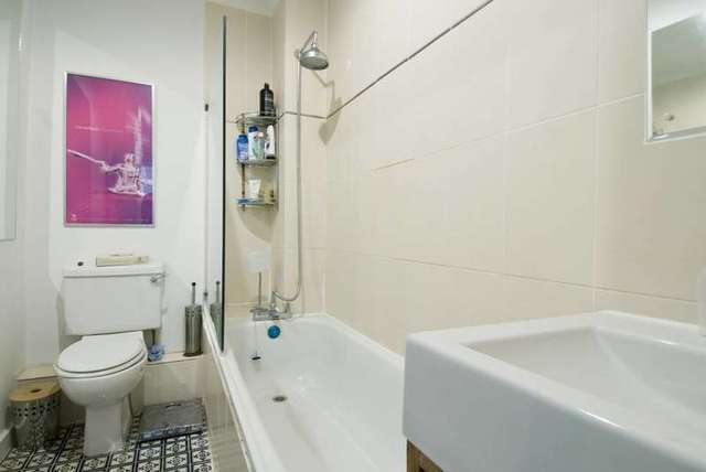  Image of 2 Bedroom Flat to rent at Blythe Road  London, W14 0HL