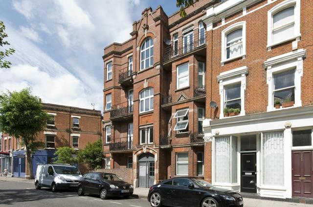  Image of 1 Bedroom Flat to rent at Blythe Road  London, W14 0HF