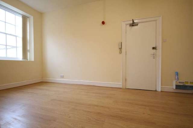 Image of Ground Flat to rent at 26 Tything  Worcester, WR1 1JL