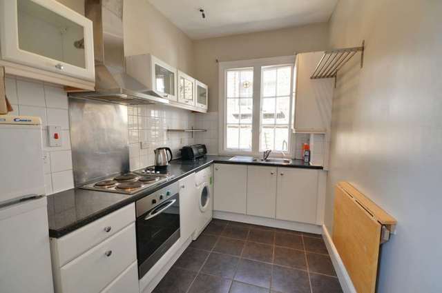  Image of 2 Bedroom Flat to rent at The Park Ealing London, W5 5NF