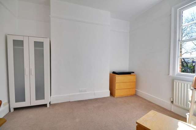  Image of 2 Bedroom Flat to rent at The Park Ealing London, W5 5NF