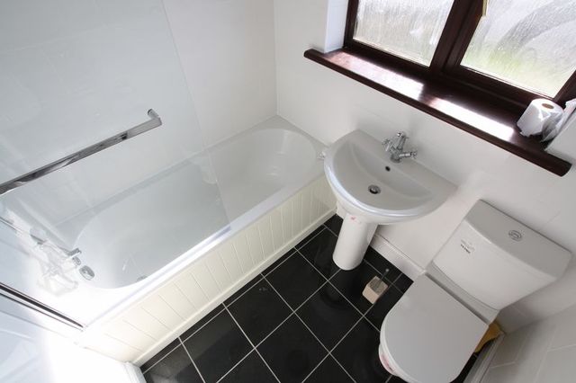  Image of 3 Bedroom Terraced for sale at Castlewood Drive  Eltham, SE9 1NG