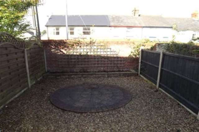 Image of 2 Bedroom Detached to rent at Chard, TA20 1EH