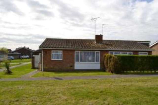  Image of 2 Bedroom Bungalow for sale at Clacton-on-Sea Essex Great Clacton, CO15 4JP
