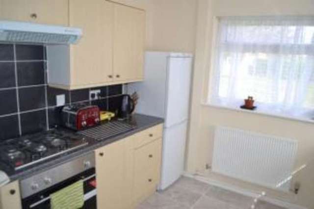  Image of 2 Bedroom Bungalow for sale at Clacton-on-Sea Essex Great Clacton, CO15 4JP
