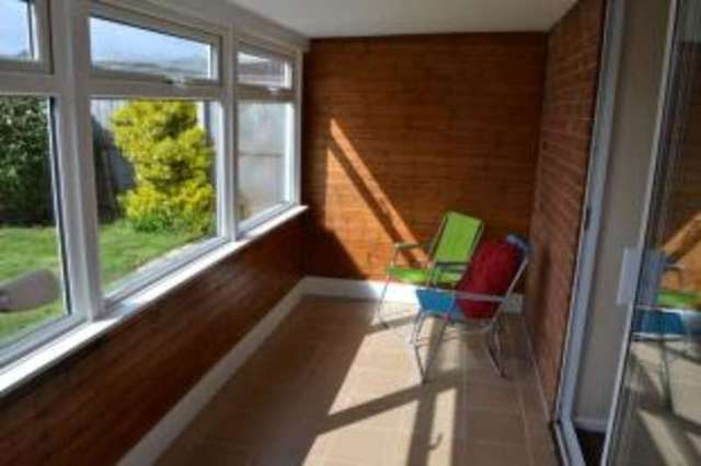  Image of 2 Bedroom Bungalow for sale at Clacton-on-Sea Essex Great Clacton, CO15 4JP