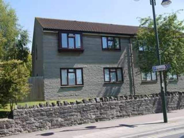  Image of 2 Bedroom Flat to rent at Durston Close  Street, BA16 0JU