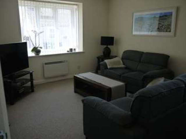  Image of 2 Bedroom Flat to rent at Durston Close  Street, BA16 0JU