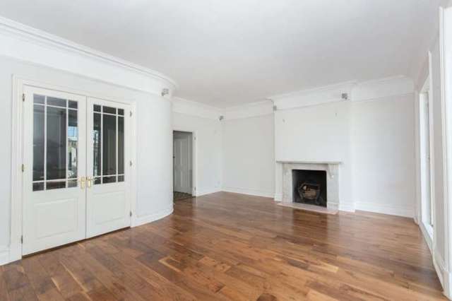  Image of 6 Bedroom Semi-Detached to rent at East Sheen, SW14 8AU