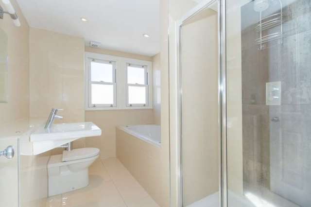  Image of 6 Bedroom Semi-Detached to rent at East Sheen, SW14 8AU