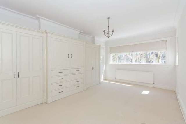  Image of 6 Bedroom Semi-Detached to rent at East Sheen, SW14 8AU