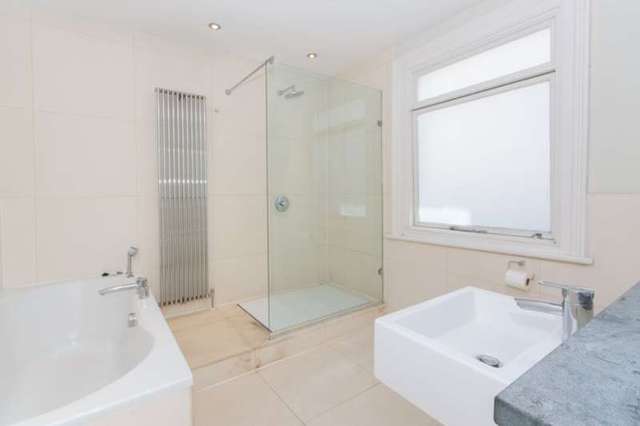  Image of 6 Bedroom Semi-Detached to rent at East Sheen, SW14 8AU