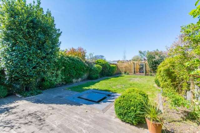  Image of 6 Bedroom Semi-Detached to rent at East Sheen, SW14 8AU