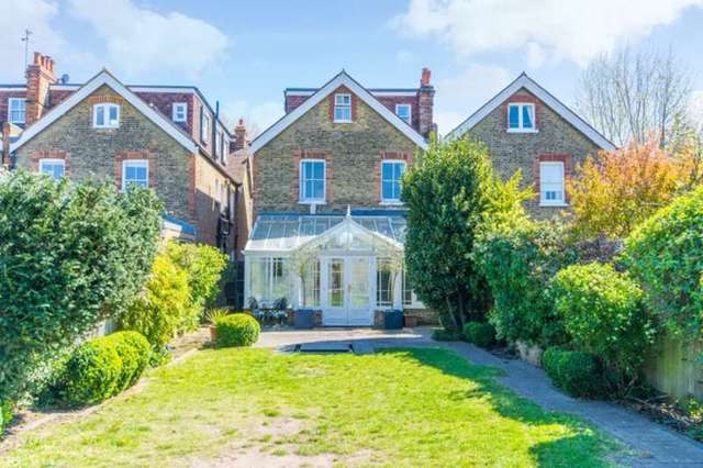  Image of 6 Bedroom Semi-Detached to rent at East Sheen, SW14 8AU