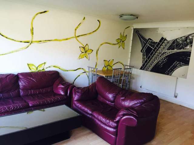  Image of 3 Bedroom Detached to rent at Galleons Drive Barking Barking, IG11 0GU