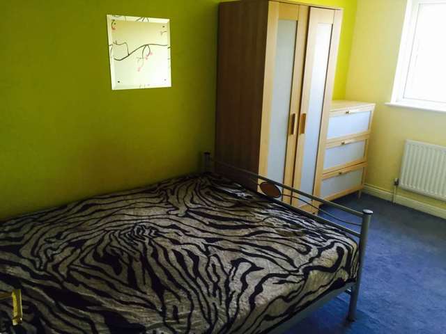  Image of 3 Bedroom Detached to rent at Galleons Drive Barking Barking, IG11 0GU