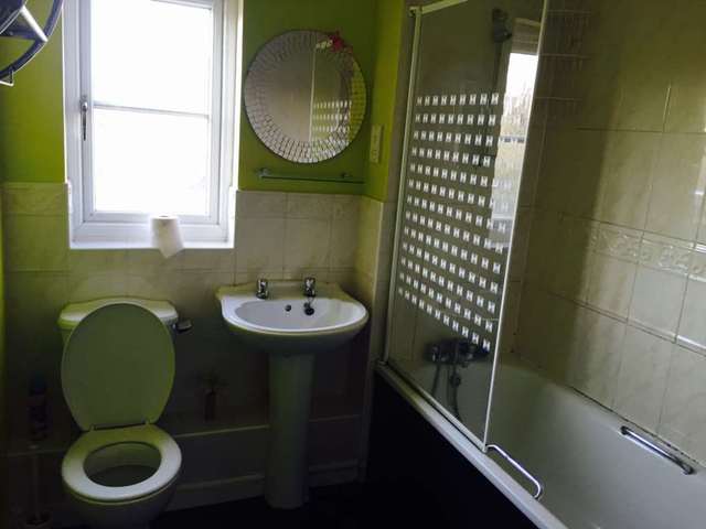  Image of 3 Bedroom Detached to rent at Galleons Drive Barking Barking, IG11 0GU