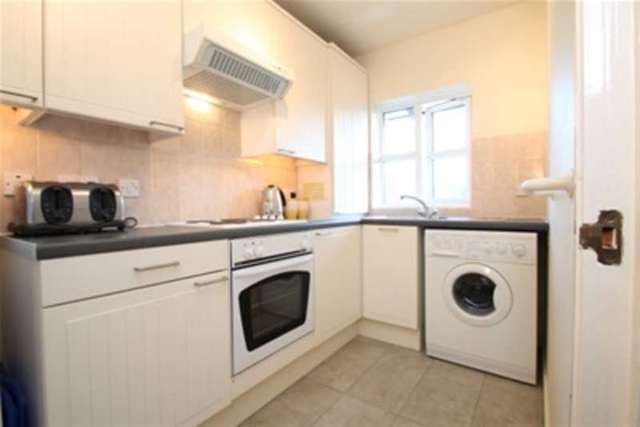  Image of 2 Bedroom Flat to rent at London, SE13 5PA
