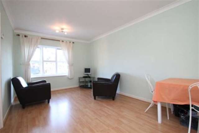  Image of 2 Bedroom Flat to rent at London, SE13 5PA