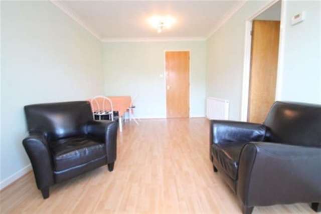  Image of 2 Bedroom Flat to rent at London, SE13 5PA