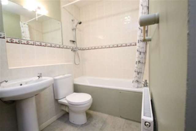  Image of 2 Bedroom Flat to rent at London, SE13 5PA