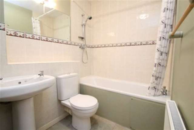  Image of 2 Bedroom Flat to rent at London, SE13 5PA