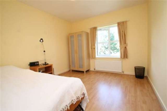  Image of 2 Bedroom Flat to rent at London, SE13 5PA