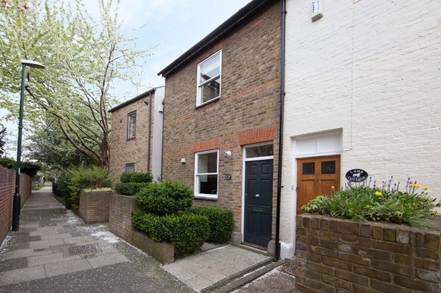  Image of 3 Bedroom Detached to rent at Mortlake, SW14 8HB