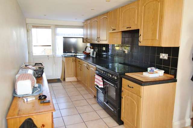  Image of 5 Bedroom Detached for sale at Warlingham Warlingham, CR6 9DS