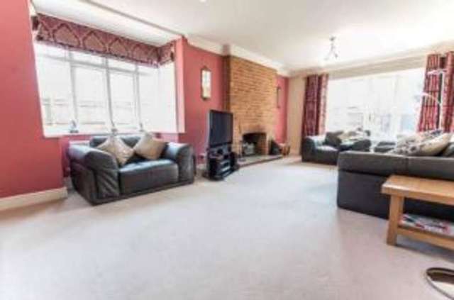  Image of 5 Bedroom Detached for sale at Maidenhead Berkshire Pinkneys Green, SL6 5DJ