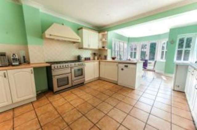  Image of 5 Bedroom Detached for sale at Maidenhead Berkshire Pinkneys Green, SL6 5DJ