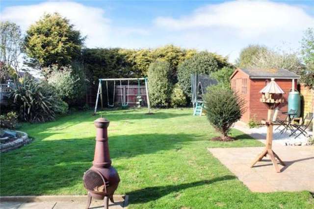  Image of 4 Bedroom Detached for sale at Rustington Rustington, BN16 2JP