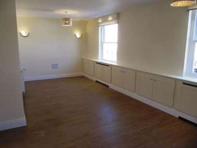  Image of 2 Bedroom Flat to rent at Spittal Street  Marlow, SL7 1DB