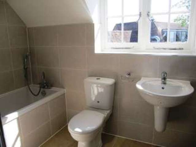  Image of 2 Bedroom Flat to rent at Spittal Street  Marlow, SL7 1DB