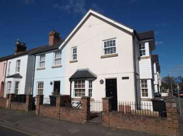  Image of 1 Bedroom Flat to rent at Adelaide Road  Chichester, PO19 7AX
