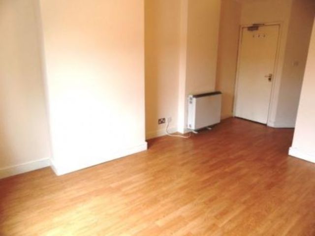  Image of 1 Bedroom Flat to rent at 279 Millbrook Road west  Southampton, SO15 0HU