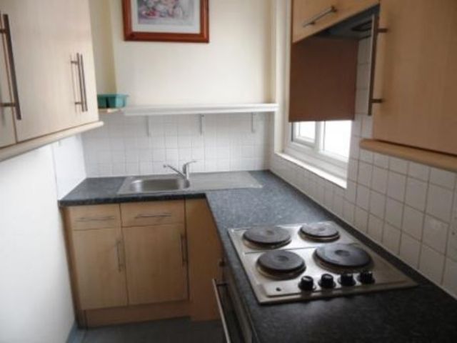  Image of 1 Bedroom Flat to rent at 279 Millbrook Road west  Southampton, SO15 0HU
