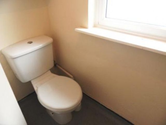  Image of 1 Bedroom Flat to rent at 279 Millbrook Road west  Southampton, SO15 0HU
