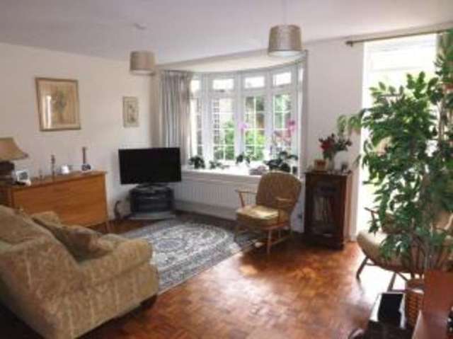  Image of 3 Bedroom Detached for sale at New Malden  New Malden, KT3 5BQ