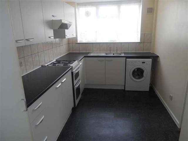  Image of 3 Bedroom Terraced for sale at Basildon Essex Basildon, SS14 3QZ