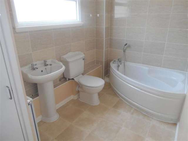  Image of 3 Bedroom Terraced for sale at Basildon Essex Basildon, SS14 3QZ