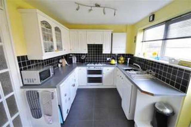  Image of 3 Bedroom Property for sale at Paddock Close Droitwich Spa Droitwich Spa, WR9 9HN