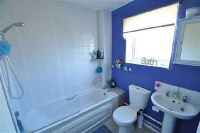  Image of 3 Bedroom Property for sale at Paddock Close Droitwich Spa Droitwich Spa, WR9 9HN