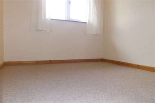  Image of 3 Bedroom Detached to rent at Penryn, TR10 8QE