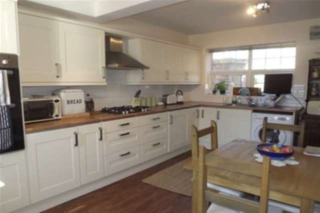  Image of 3 Bedroom Detached to rent at Chesterfield, S41 0EJ