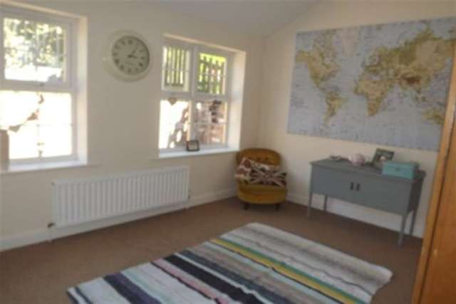  Image of 3 Bedroom Detached to rent at Chesterfield, S41 0EJ