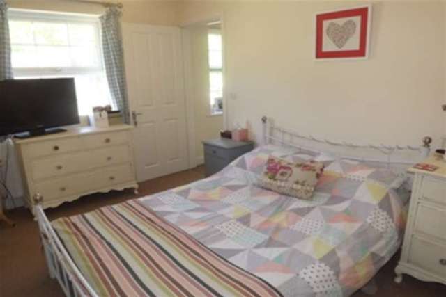  Image of 3 Bedroom Detached to rent at Chesterfield, S41 0EJ