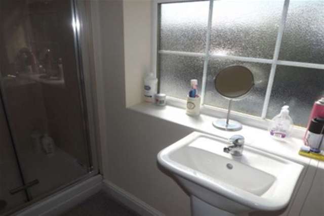  Image of 3 Bedroom Detached to rent at Chesterfield, S41 0EJ